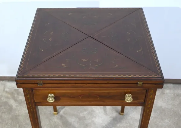 Table Mouchoir en Acajou Massif – 1920