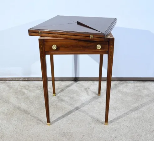 Table Mouchoir en Acajou Massif – 1920