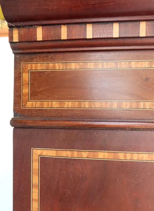 BÜCHERREGAL IM DIRECTOIRE-STIL