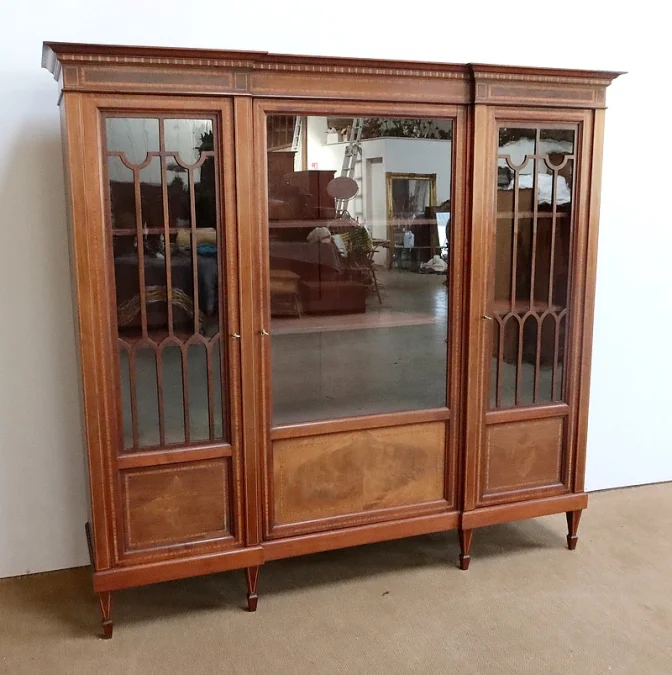 BÜCHERREGAL IM DIRECTOIRE-STIL