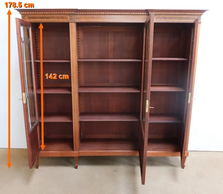 BÜCHERREGAL IM DIRECTOIRE-STIL