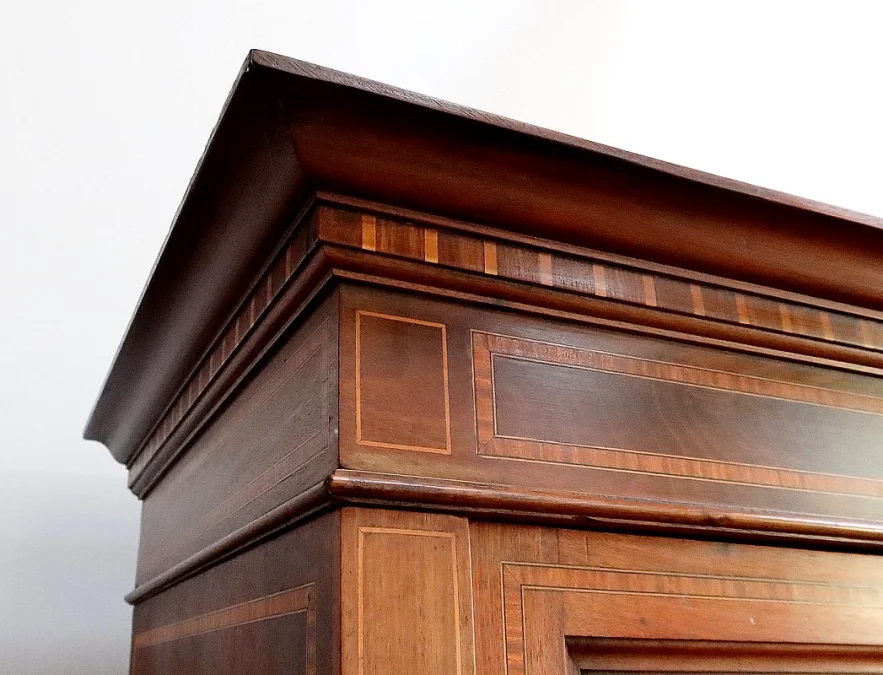 BÜCHERREGAL IM DIRECTOIRE-STIL