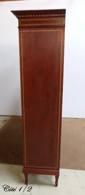 BÜCHERREGAL IM DIRECTOIRE-STIL