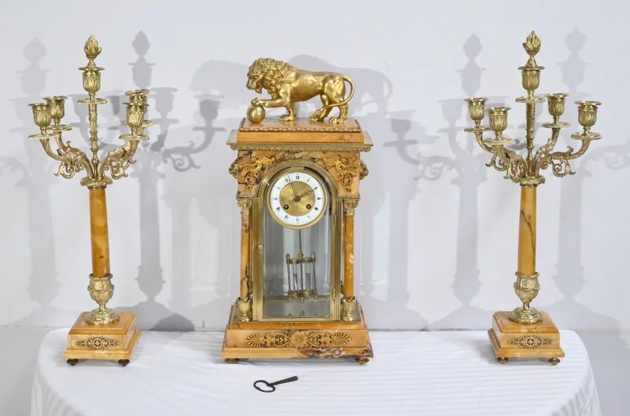 MANTLE GARNITURE