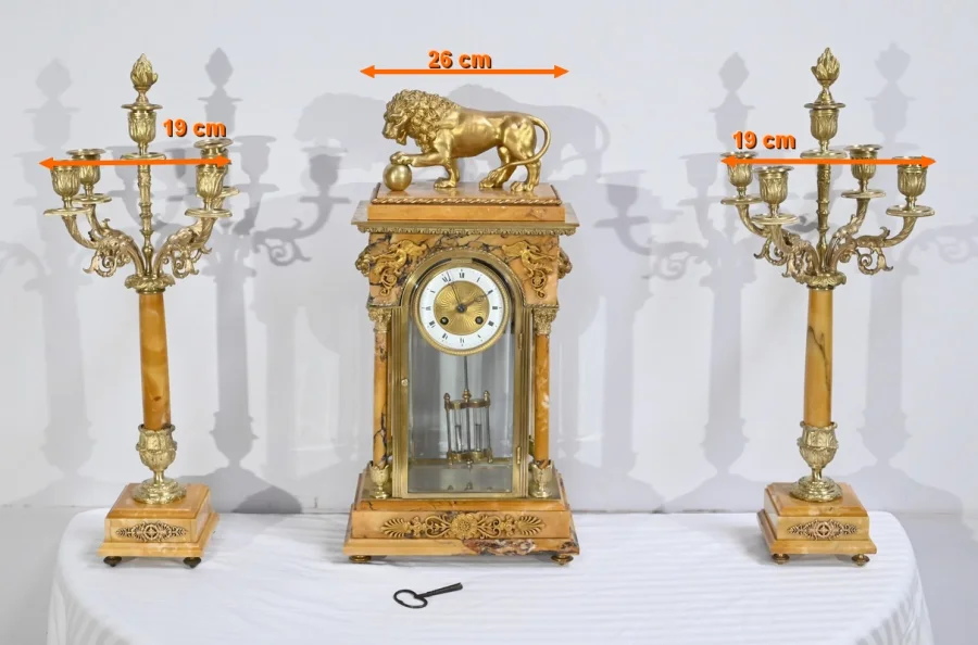 MANTLE GARNITURE