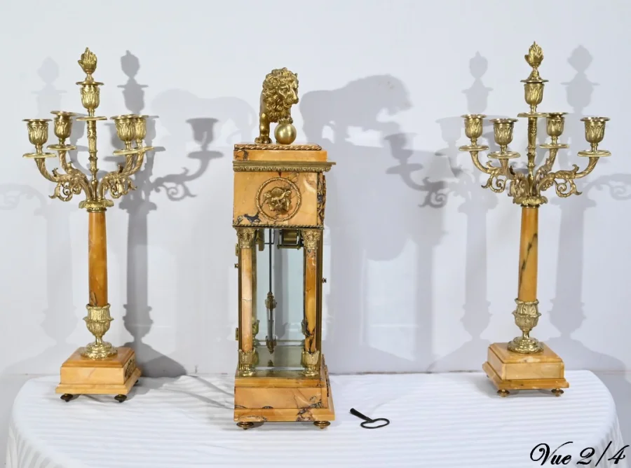MANTLE GARNITURE