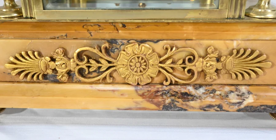 MANTLE GARNITURE