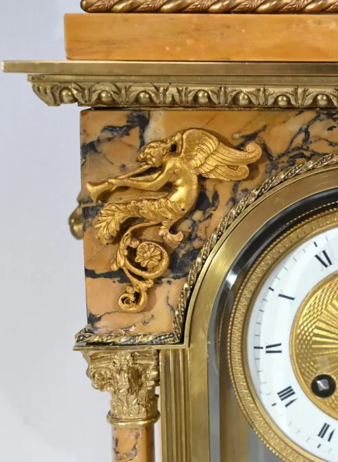 MANTLE GARNITURE
