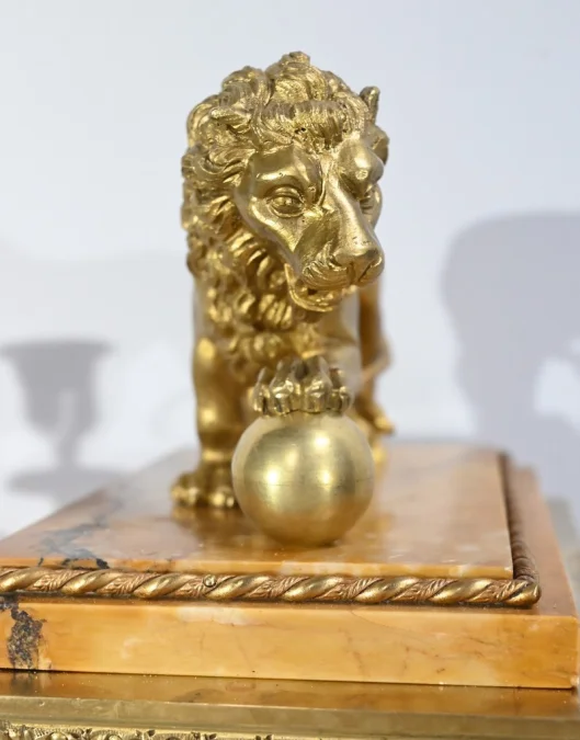 MANTLE GARNITURE