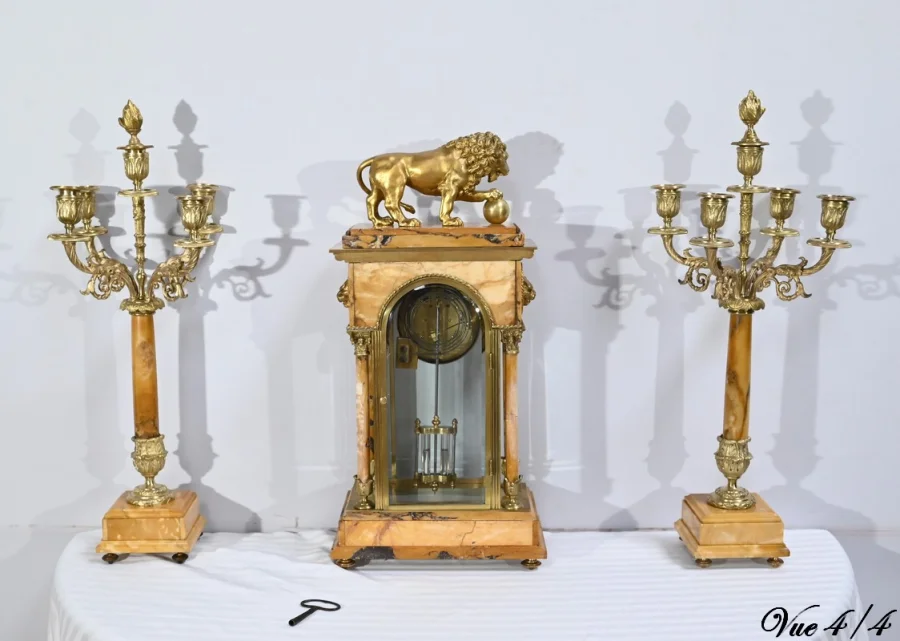 MANTLE GARNITURE