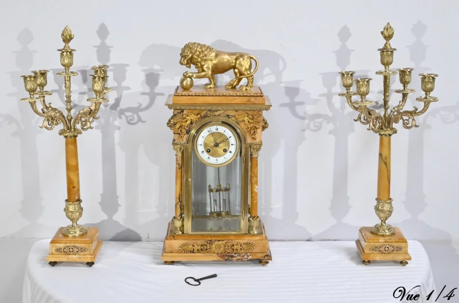 MANTLE GARNITURE