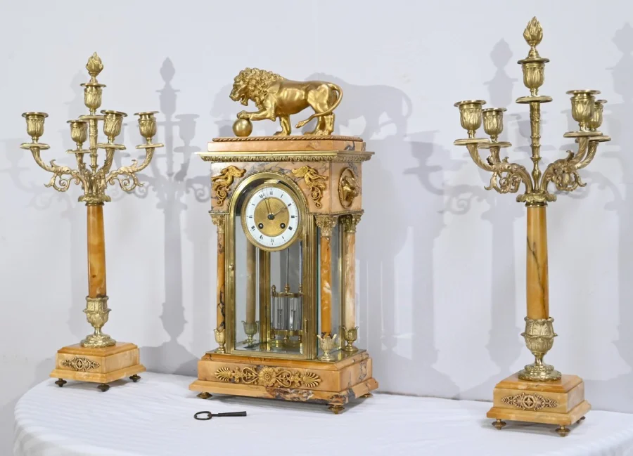 MANTLE GARNITURE