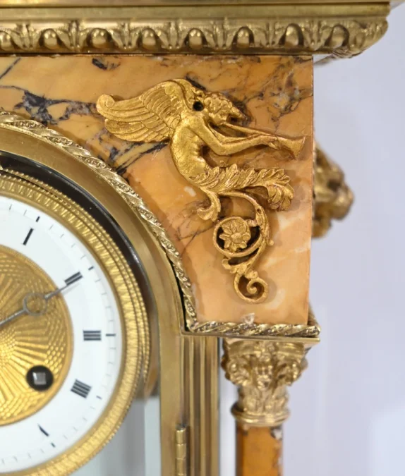 MANTLE GARNITURE
