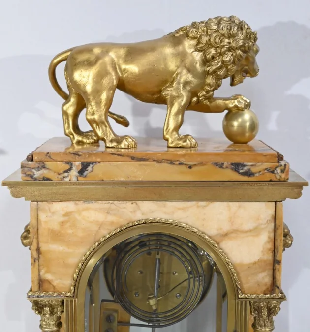 MANTLE GARNITURE