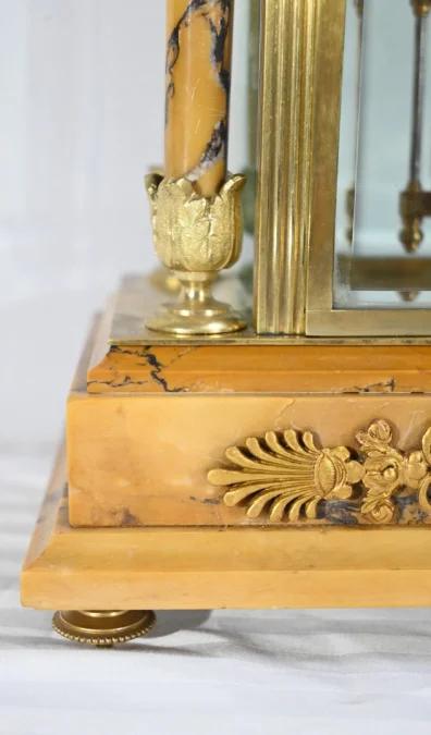 MANTLE GARNITURE