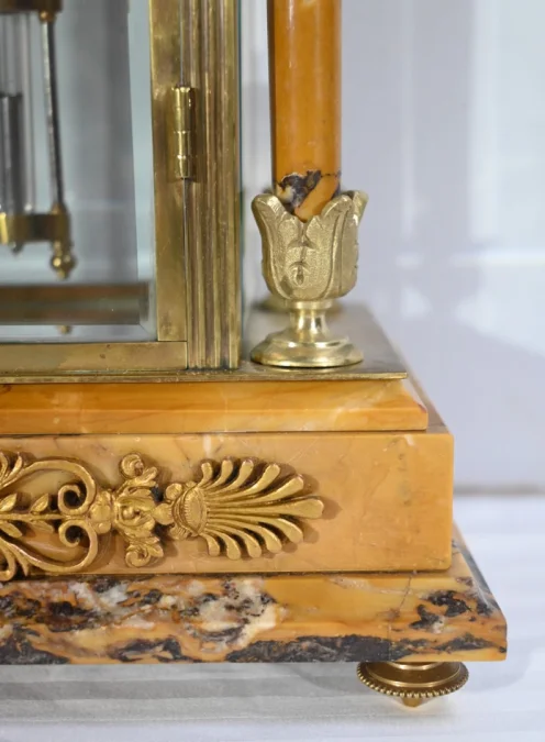 MANTLE GARNITURE