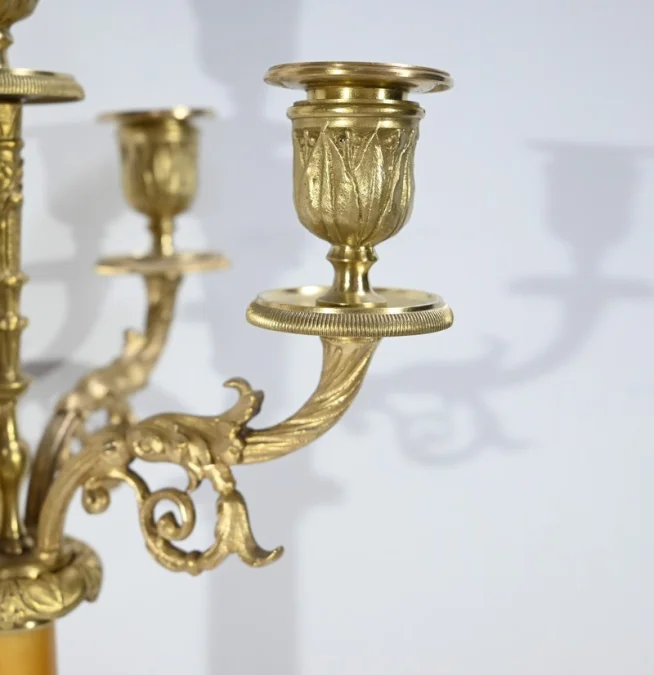MANTLE GARNITURE