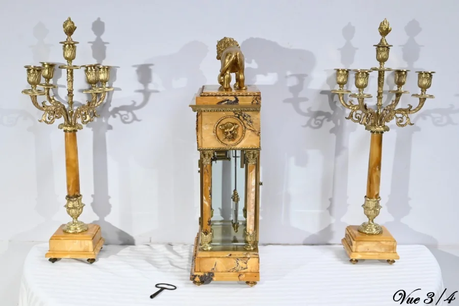 MANTLE GARNITURE