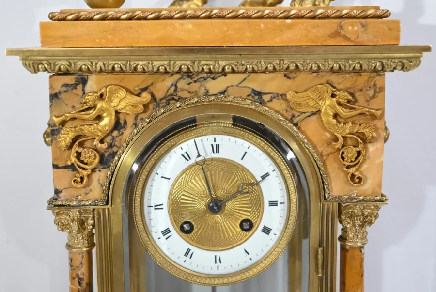 MANTLE GARNITURE
