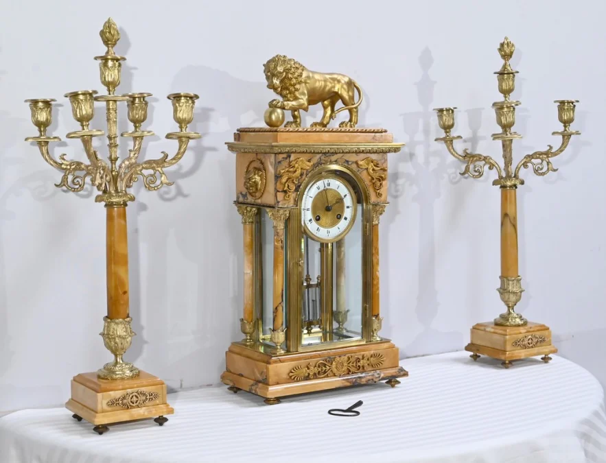 MANTLE GARNITURE