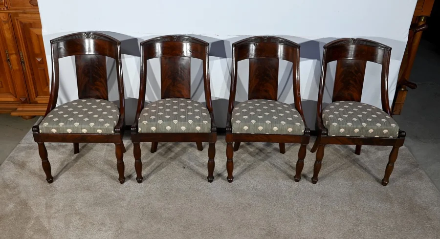Suite de 4 Chaises Gondole en Acajou de Cuba, époque Restauration – Début XIXe