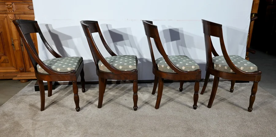 Suite de 4 Chaises Gondole en Acajou de Cuba, époque Restauration – Début XIXe