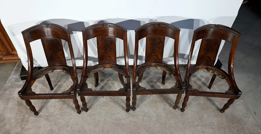 Suite de 4 Chaises Gondole en Acajou de Cuba, époque Restauration – Début XIXe