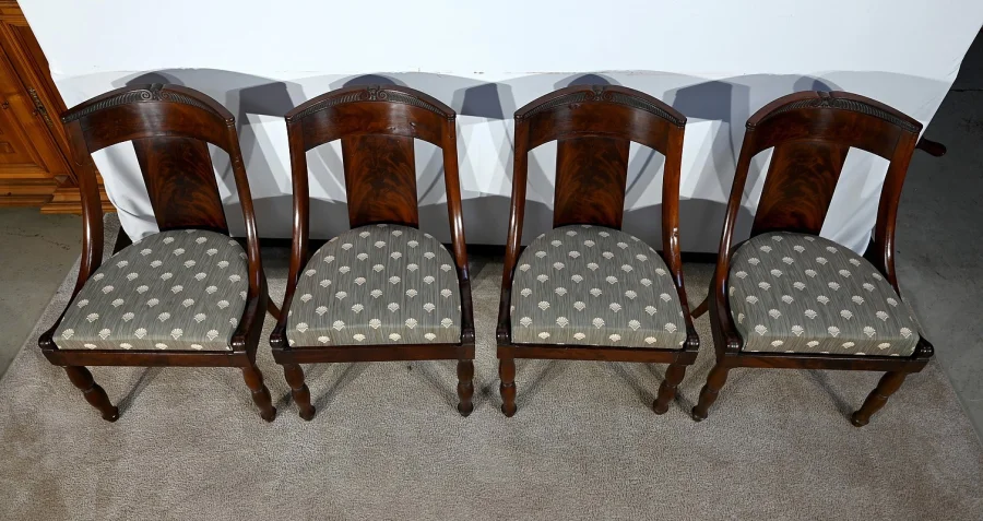Suite de 4 Chaises Gondole en Acajou de Cuba, époque Restauration – Début XIXe