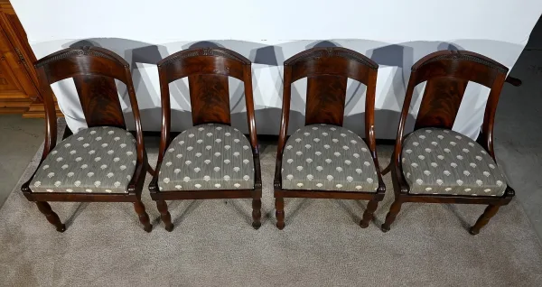 Suite de 4 Chaises Gondole en Acajou de Cuba, époque Restauration – Début XIXe