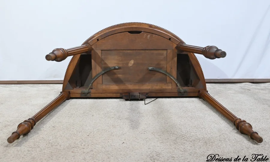 Table Demi-Lune en Noyer, style Louis XVI – Fin XIXe