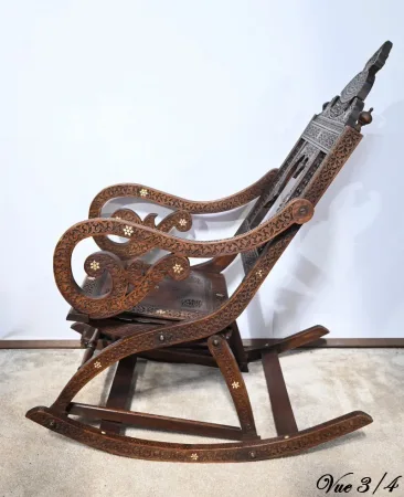 Fauteuil à Bascule Syrien en Noyer – Fin XIXe