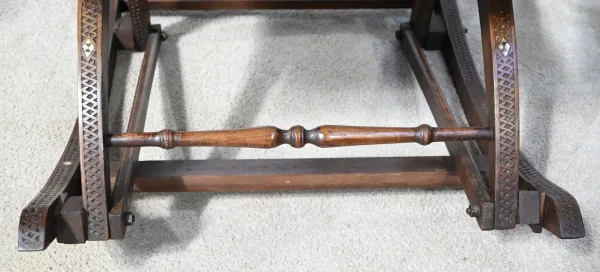 Fauteuil à Bascule Syrien en Noyer – Fin XIXe
