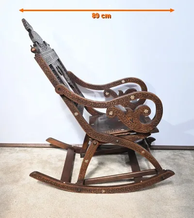 Fauteuil à Bascule Syrien en Noyer – Fin XIXe