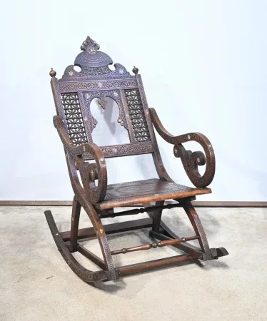 Fauteuil à Bascule Syrien en Noyer – Fin XIXe