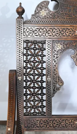 Fauteuil à Bascule Syrien en Noyer – Fin XIXe