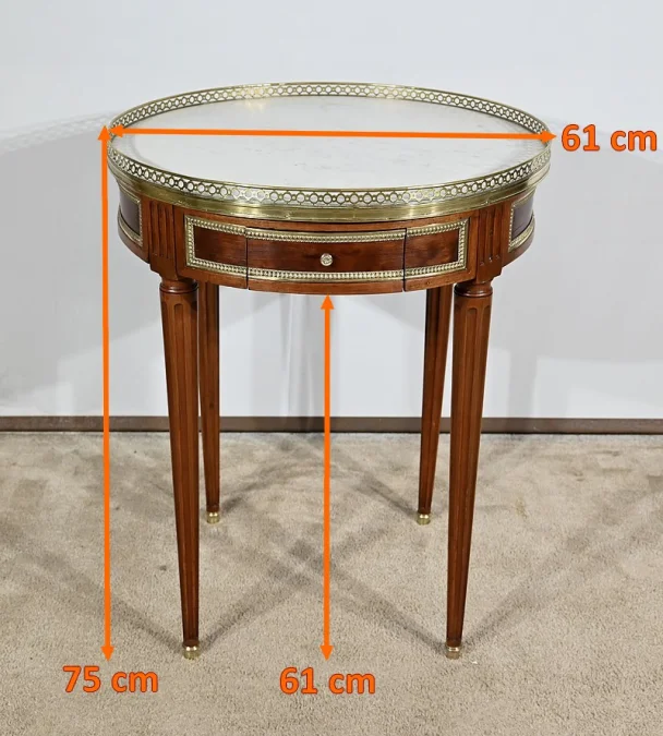 TISCH IM LOUIS XVI-STIL