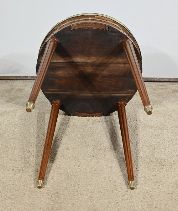 TISCH IM LOUIS XVI-STIL