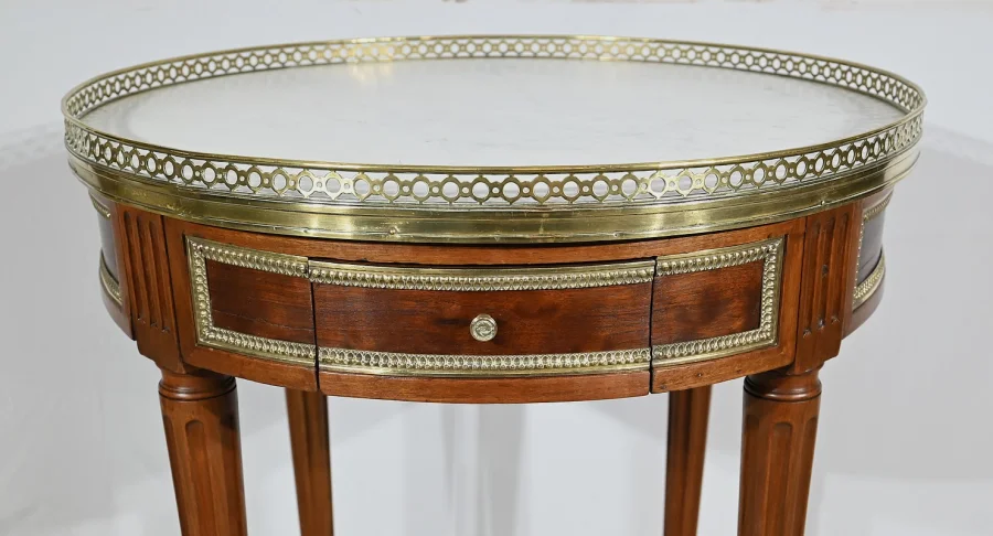 TISCH IM LOUIS XVI-STIL
