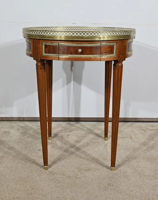 TISCH IM LOUIS XVI-STIL