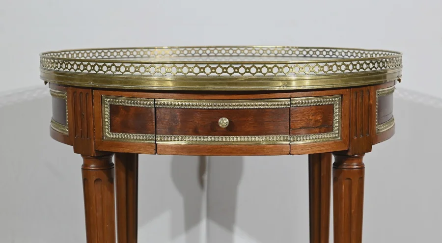 TISCH IM LOUIS XVI-STIL