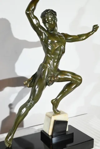 Bronze « Chasse à l’Aigle », signé J.de Roncourt, Art Déco – 1930