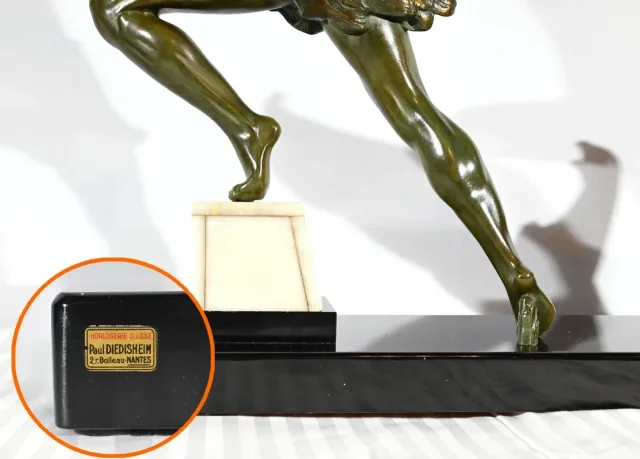Bronze « Chasse à l’Aigle », signé J.de Roncourt, Art Déco – 1930