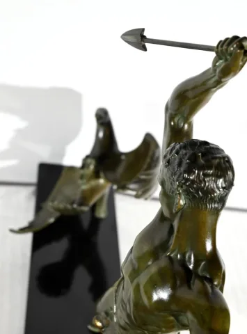 Bronze « Chasse à l’Aigle », signé J.de Roncourt, Art Déco – 1930
