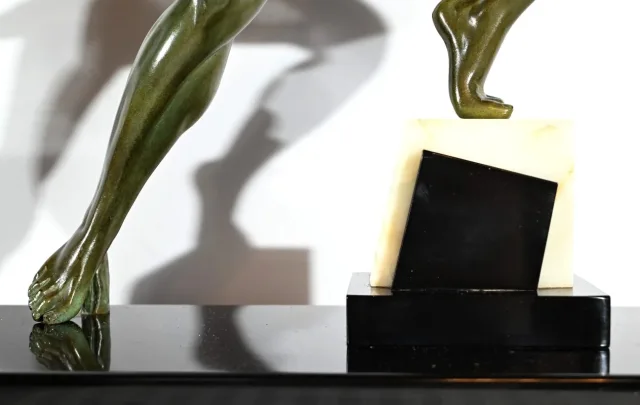 Bronze « Chasse à l’Aigle », signé J.de Roncourt, Art Déco – 1930