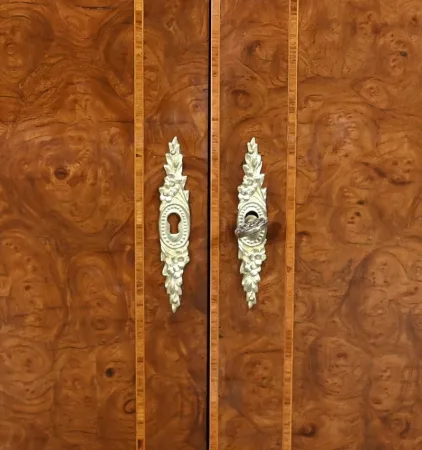 Buffet en Loupe de Thuya et Acajou, style Louis XVI – 2ème partie XIXe
