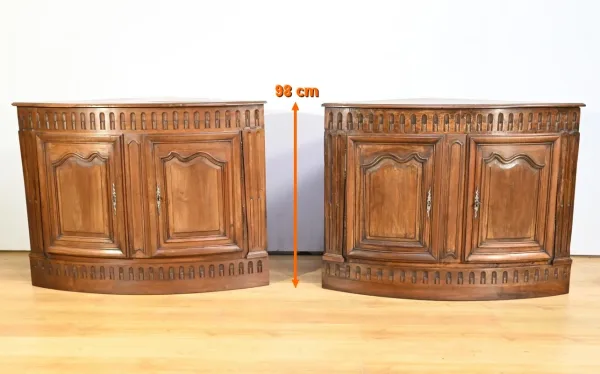 Paire d’Importantes Encoignures de Propriété en Noyer, style Régence – XVIIIe