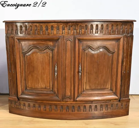 Paire d’Importantes Encoignures de Propriété en Noyer, style Régence – XVIIIe