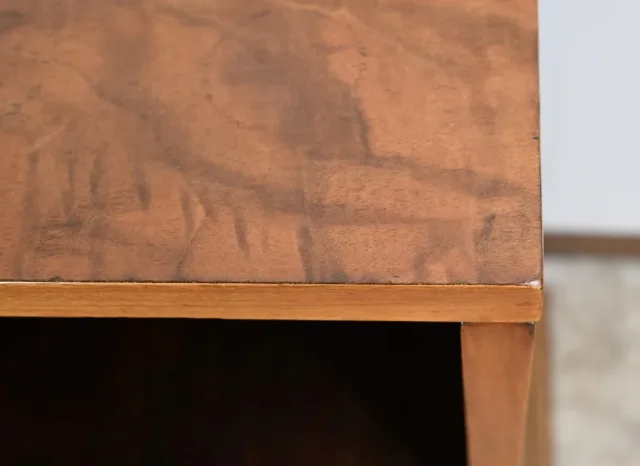 Nachttisch im Art-Déco-Stil