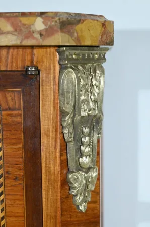 Petite Vitrine en Bois de Rose, style Transition Louis XV / Louis XVI – Début XXe