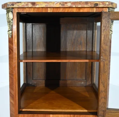 Petite Vitrine en Bois de Rose, style Transition Louis XV / Louis XVI – Début XXe